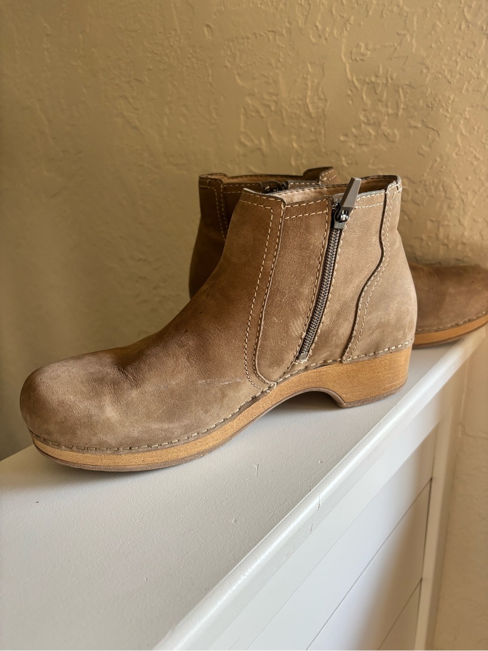 DANSKO Women's Tan Nubuck Leather 'Barbara' Ankle Boots Size 40 US 9.5/10 - Picture 4 of 16